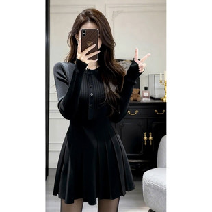 早春小个子黑色法式针织连衣裙子女冬季2026新款气质收腰绝美短裙