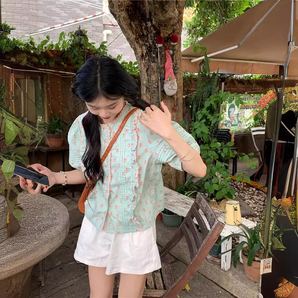 实拍2024夏季新款韩版 法式夏季小碎花甜美木耳边泡泡袖别致衬衫~