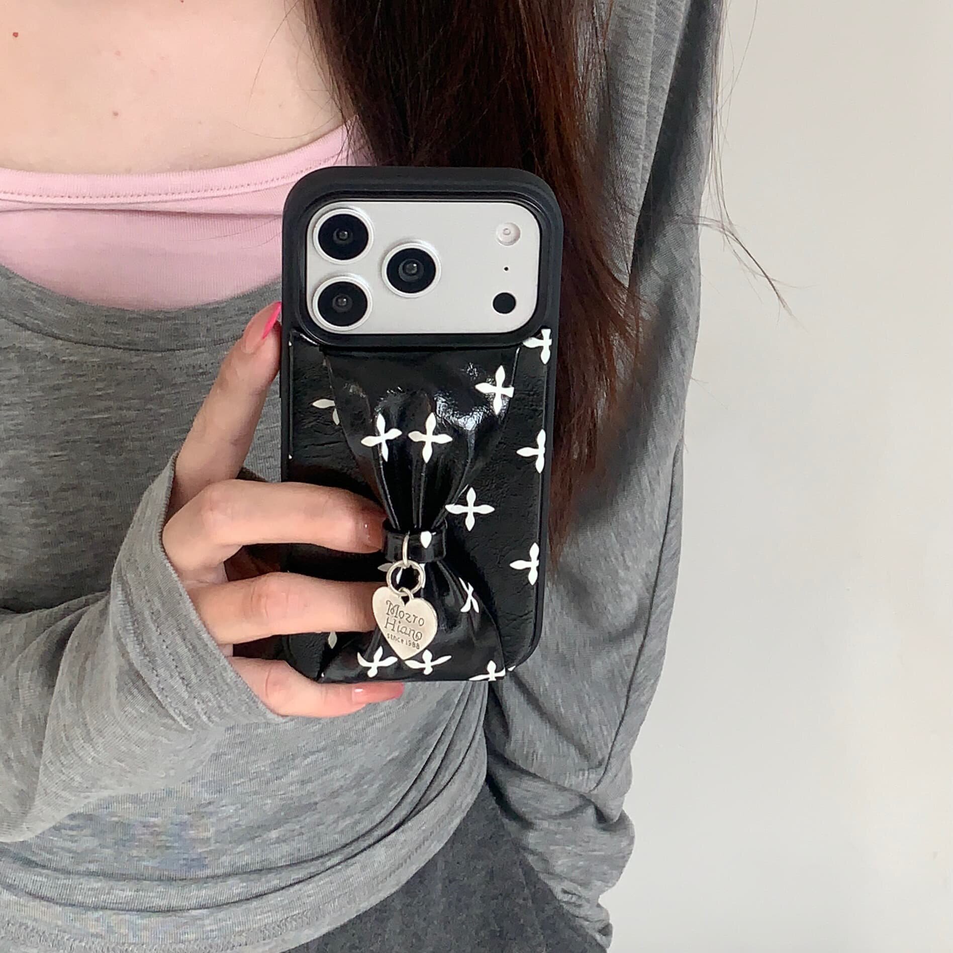 欧美时尚皮质十字架蝴蝶结腕带适用苹果17promax手机壳15全包按键大视窗14/13创意个性黑色皮质壳16防摔保护