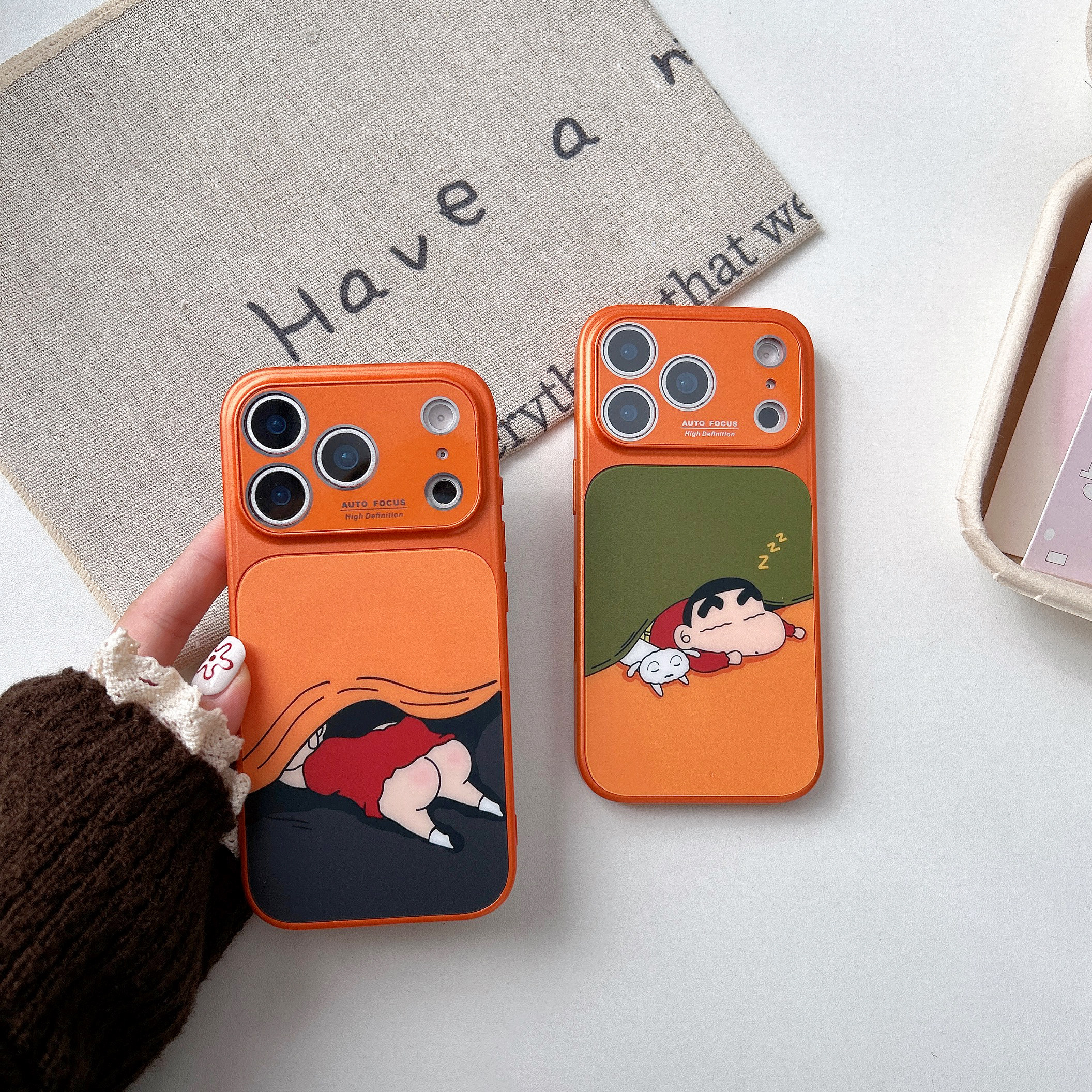 淳于亦卡通动漫蜡笔小新适用苹果17promax手机壳15全包按键镜头保护壳14/13创意玻璃磁吸瞌睡小新16防摔保护