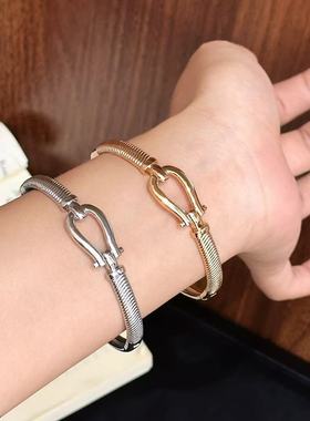 意大利米兰风复古光面马蹄扣手环