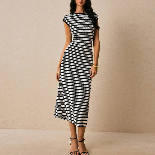 无袖修身中长连衣裙   Sleeveless slim fit mid length dress