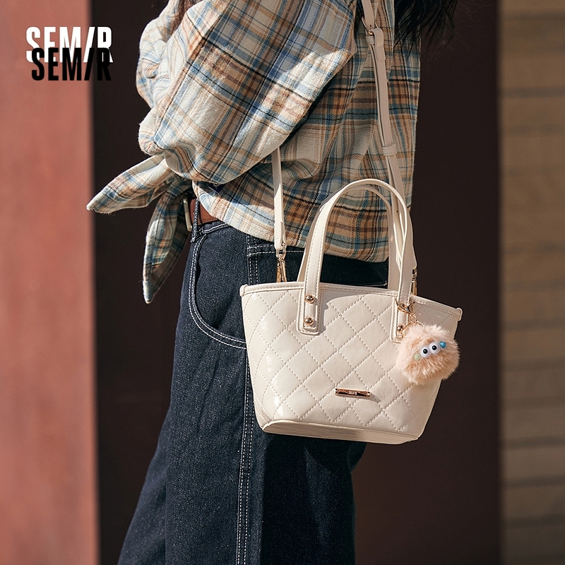 森马包包女士水桶包经典流行菱格斜挎包2025新款单肩包质感手提包