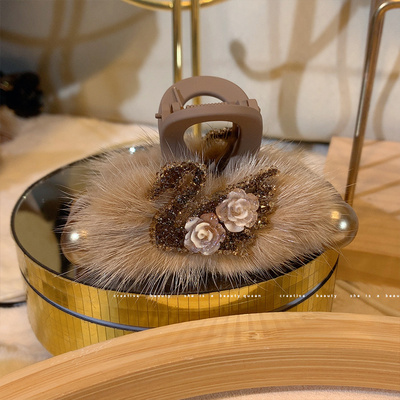 秋冬毛绒珍珠水钻天鹅发夹女