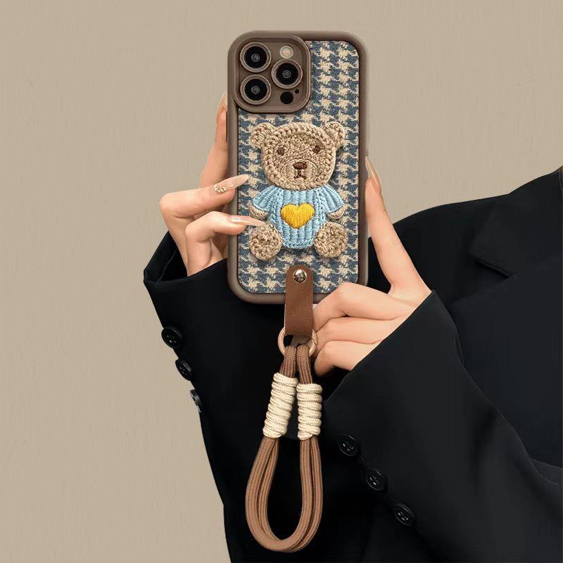 格纹小熊适用苹果16promax手机壳iPhone15华为p70挂绳mate60pro新款荣耀200女OPPOReno12小米14防摔VIVOS19