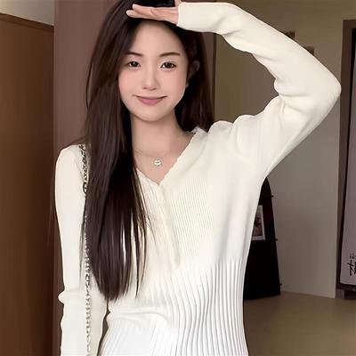 白色V领长袖针织衫女秋冬小个子短款修身内搭毛衣早秋季chic上衣