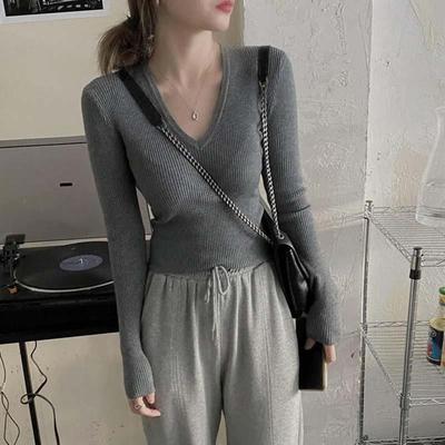 春季v领上衣女2025新款百搭针织衫低领小众设计感锁骨内搭打底衫