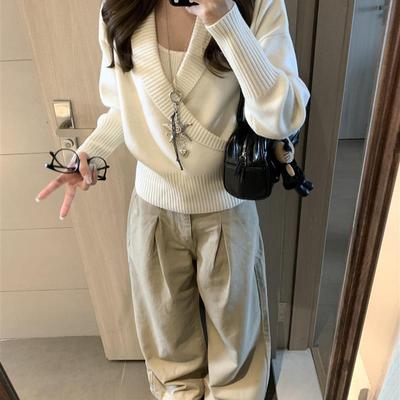 韩系高级感V领交叠针织衫女秋冬季白色毛衣收腰修身内搭打底上衣