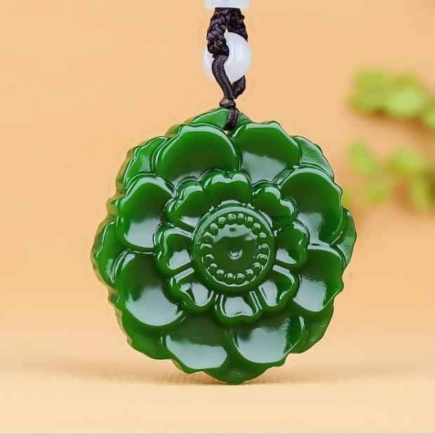 新疆和田玉碧玉雪莲花吊坠天然菠菜绿玉石女款莲花毛衣链挂件项链