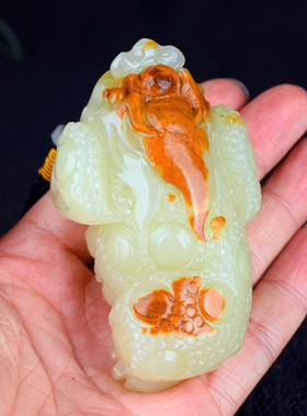 天然新疆和田玉籽料三足金蟾手把件青白玉招财金蟾把玩件小摆件