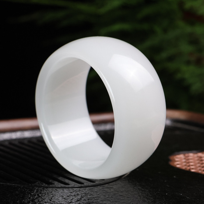 天然和田玉白玉女款加宽手镯玉镯子新疆玉石女士加厚很宽的玉镯