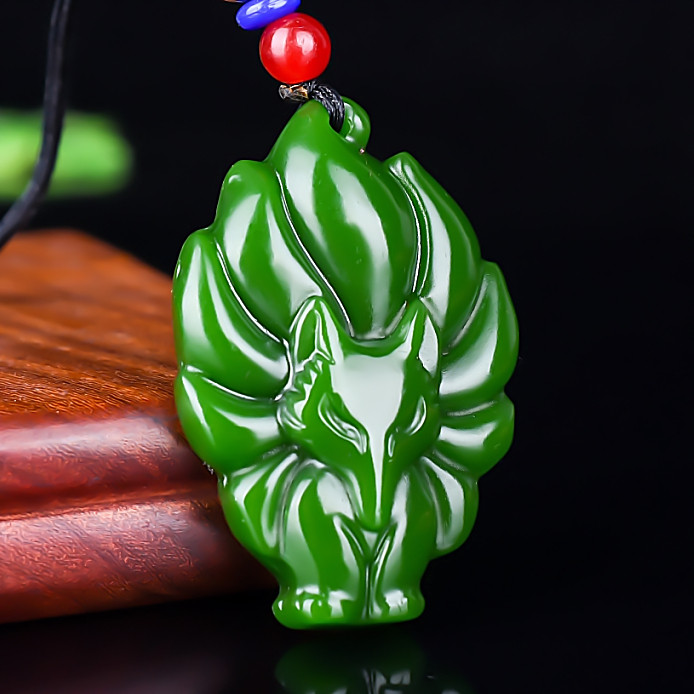 天然新疆和田玉碧玉九尾狐吊坠菠菜绿碧玉小狐女项链挂坠玉石狐狸