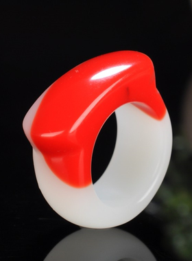 天然新疆和田玉鸡血玉马鞍面戒指男女款和田彩玉戒指指环玉石戒指