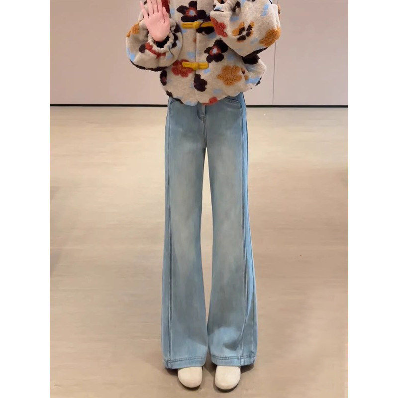 浅蓝色加绒微喇牛仔裤女春季2026新款不贴腿垂感显瘦休闲喇叭裤子