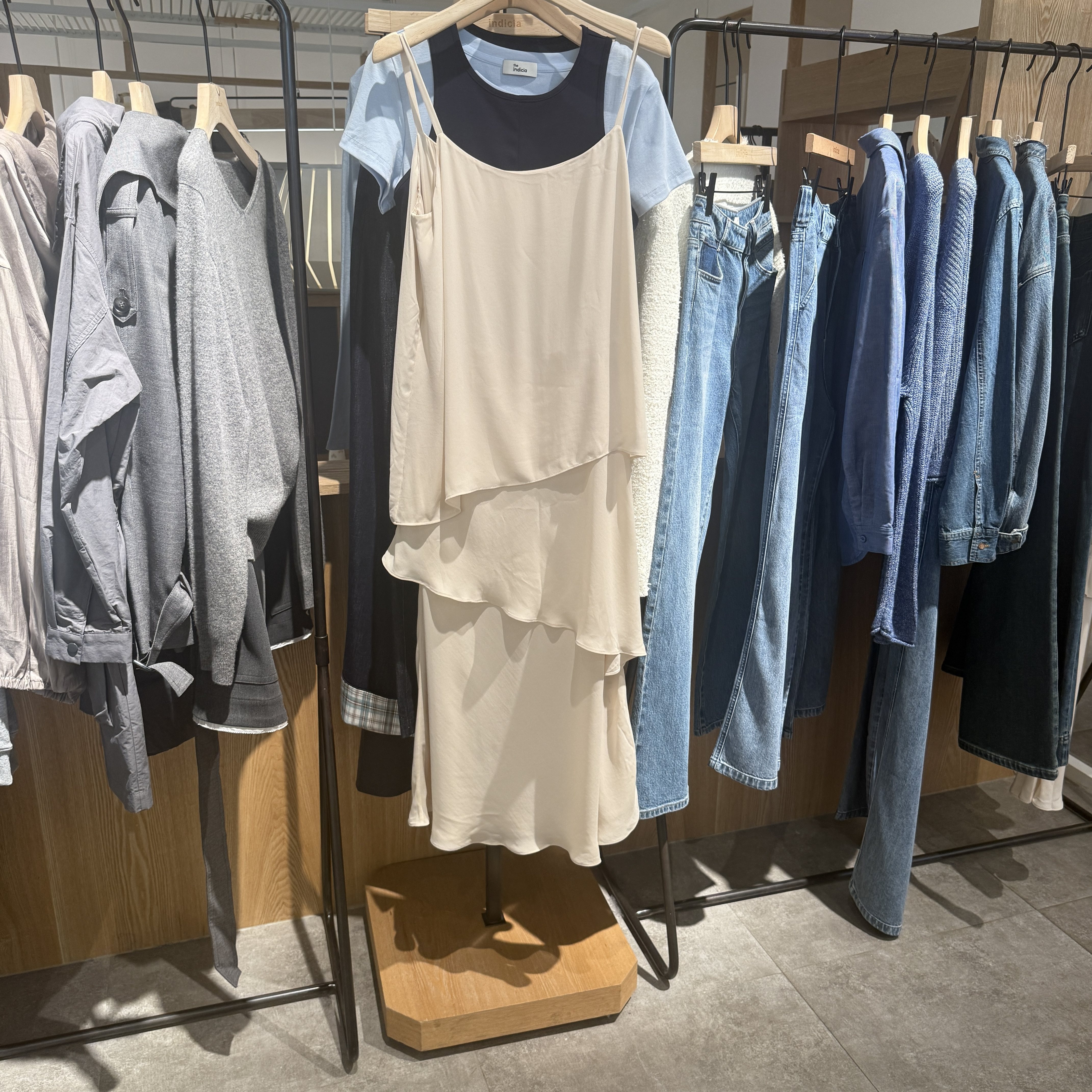 indiciaF2B5LQ327F专柜正品标记女装不规则荷叶边吊带裙吊牌价889