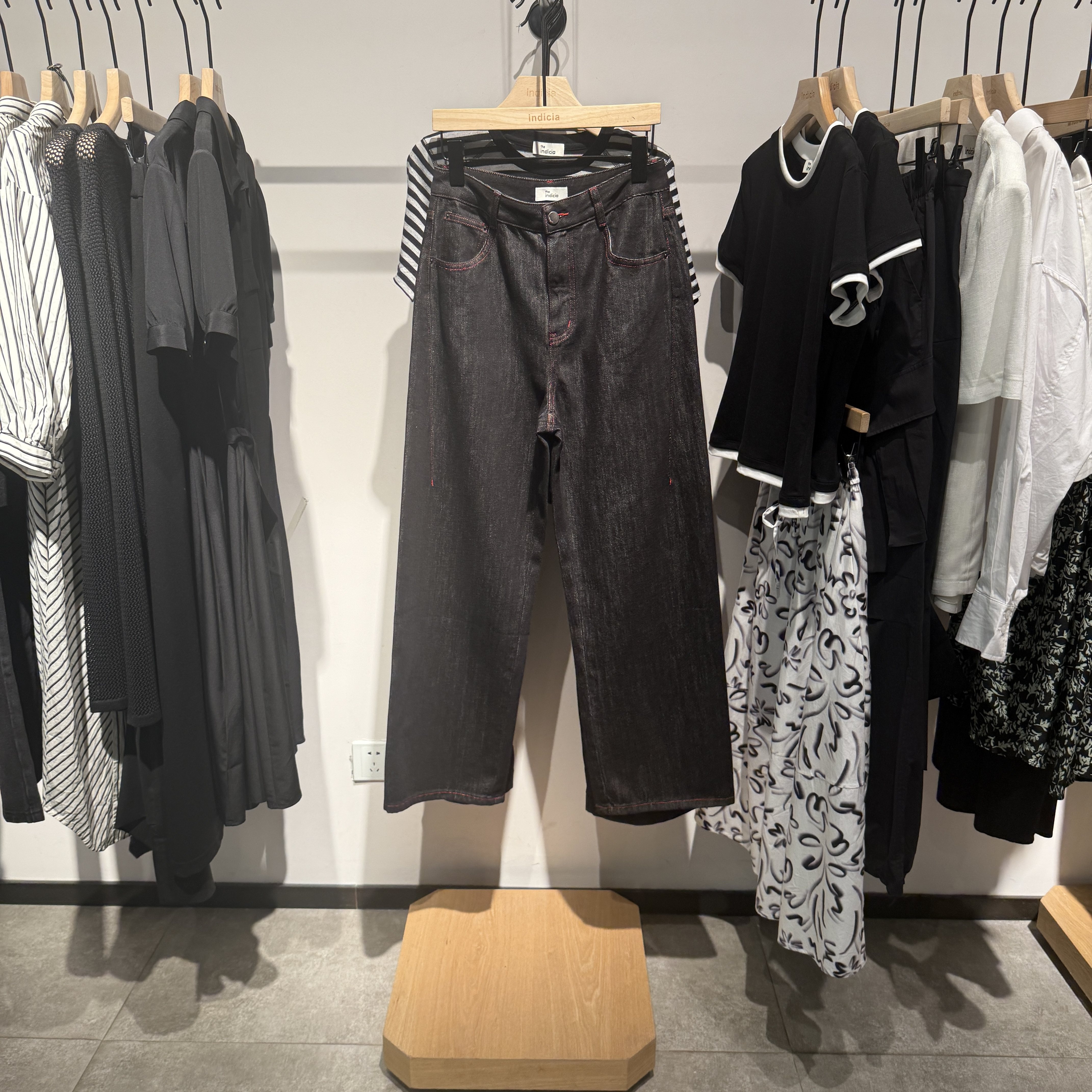 indiciatheL2C5NK164专柜正品标记女装撞色缝线阔腿牛仔裤吊牌689