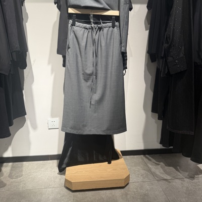 indiciaF2B5QZ212N专柜正品标记女装直筒休闲半身裙吊牌价899