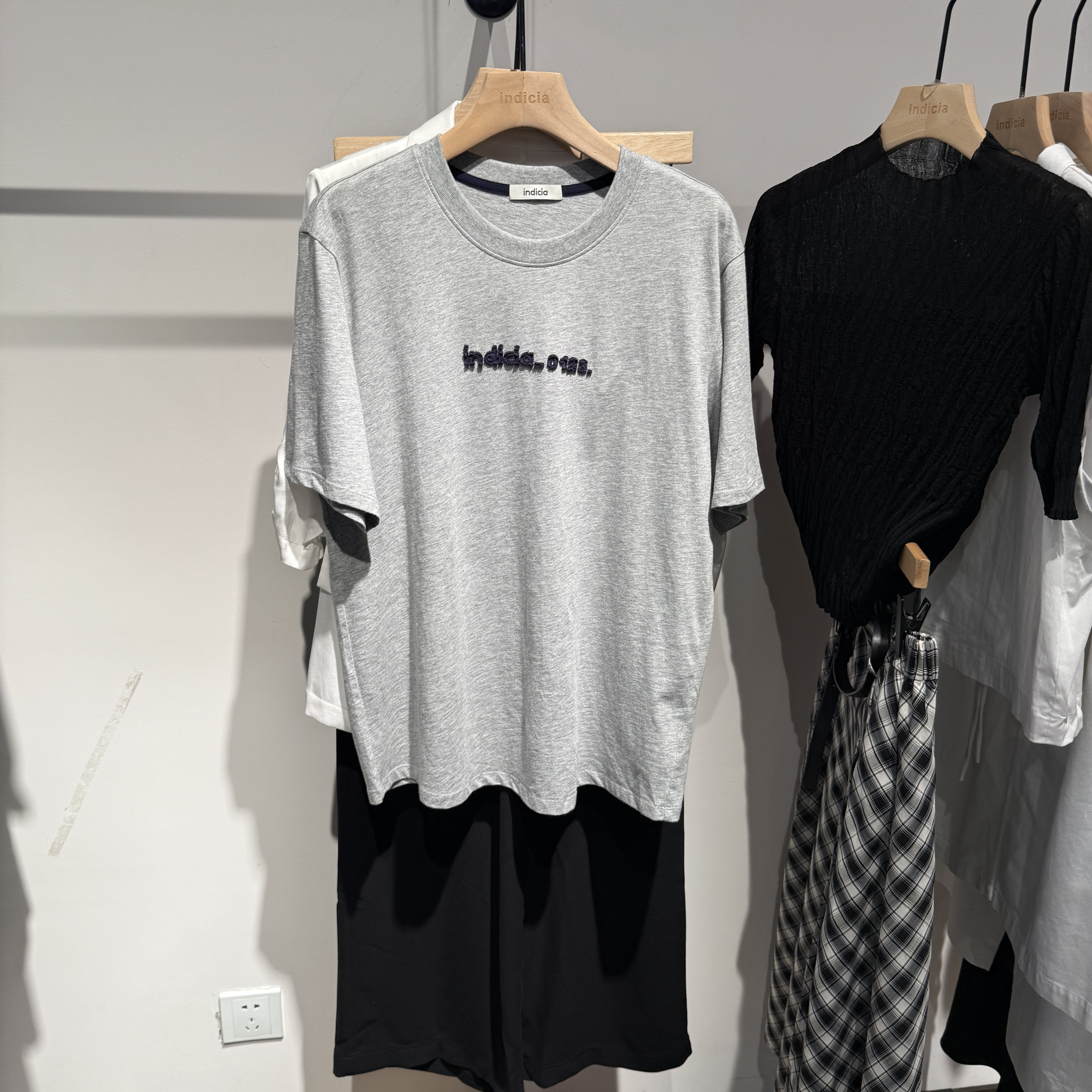 indiciaF2C5TX377N专柜正品标记女装极简字母灰色T恤百搭吊牌389
