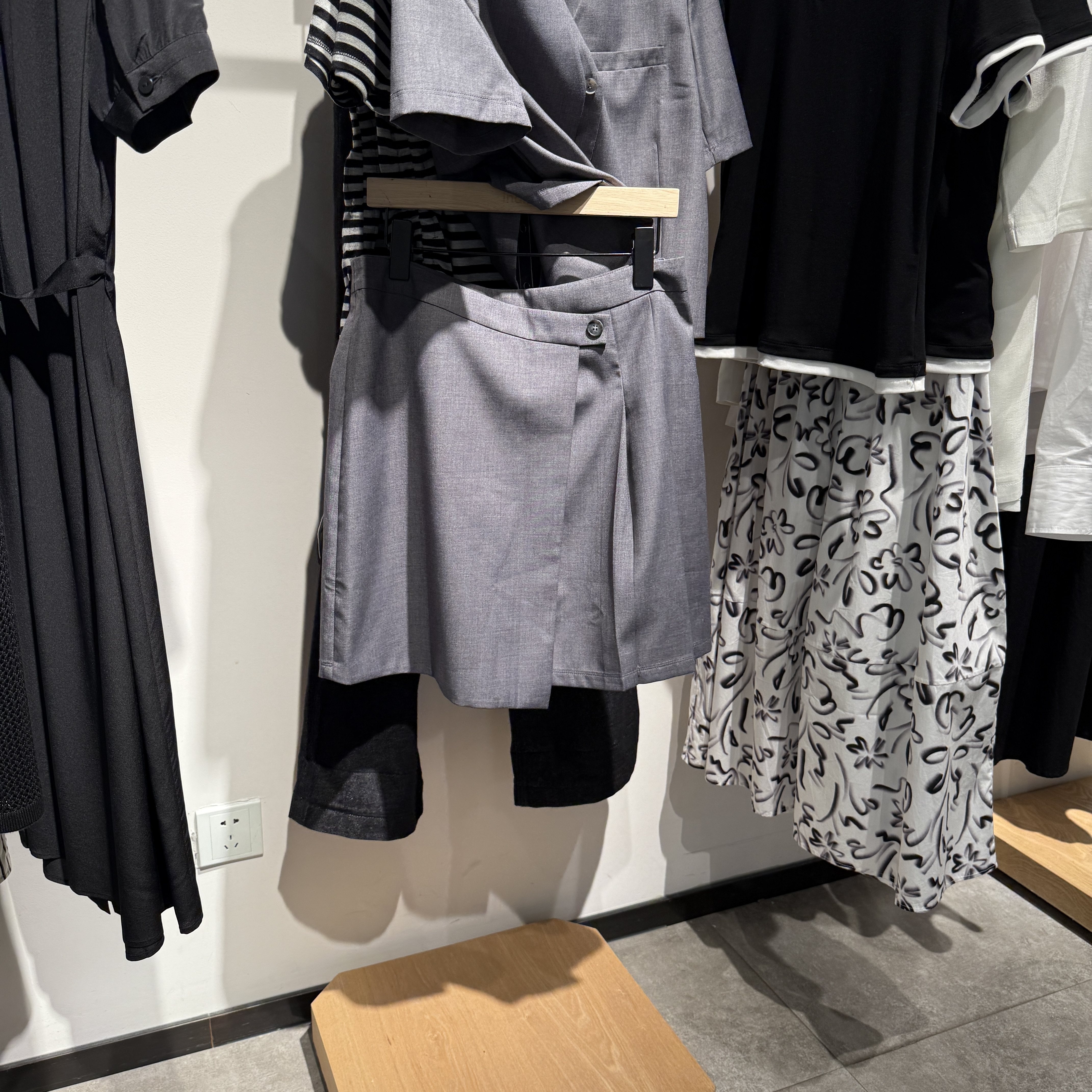 indiciaF2C4QZ418C专柜正品标记女装褶皱文艺半身裙短裙吊牌价539