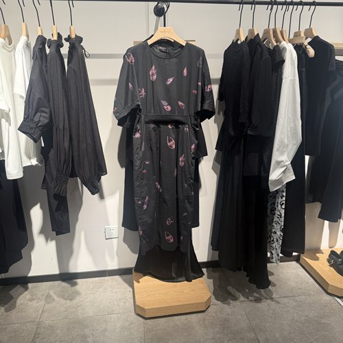 indiciaF2B5LQ213N专柜正品标记女装简约气质花卉连裙吊牌价1189