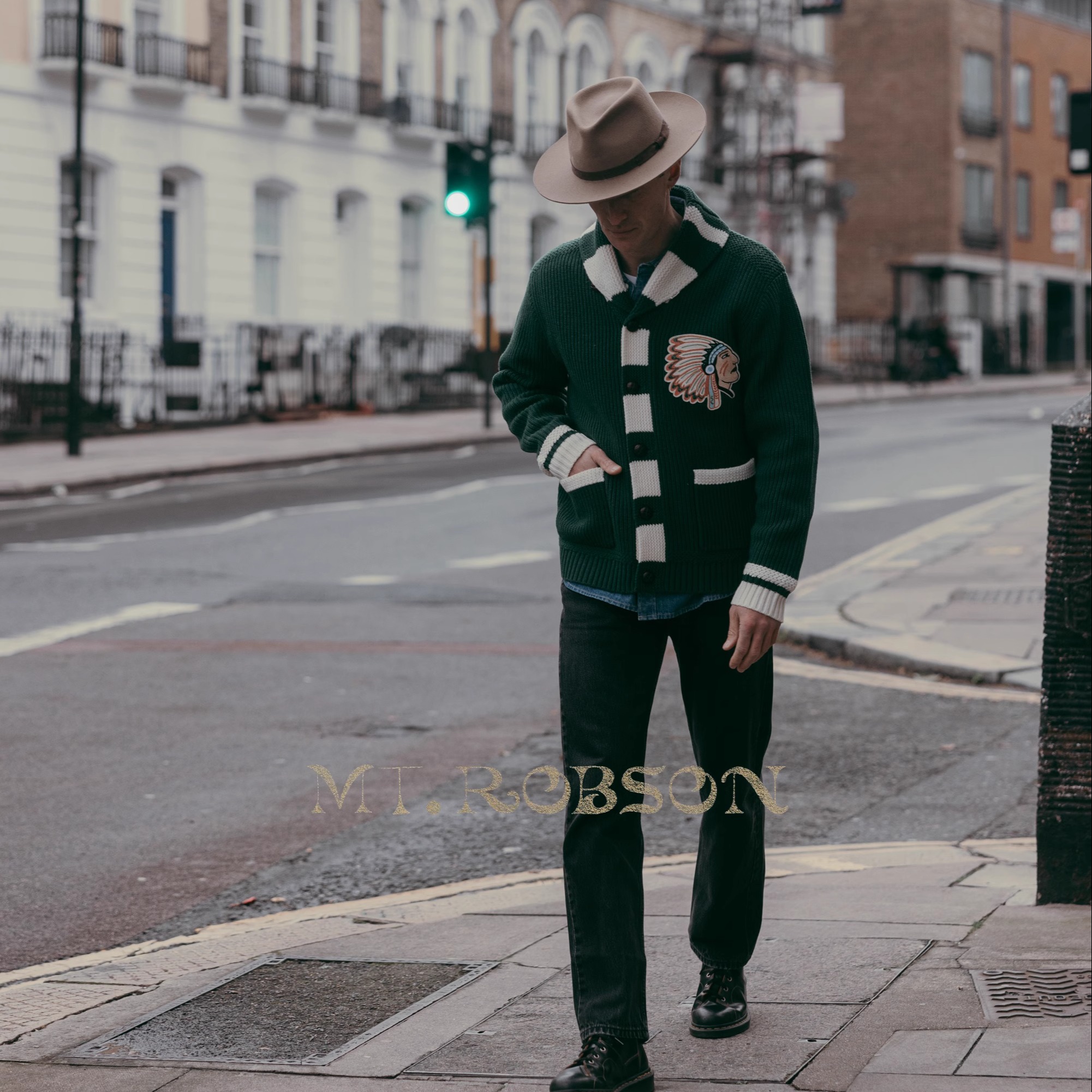 印第安刺绣羊毛青果领开衫