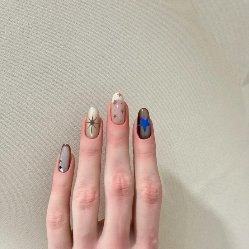 【幻彩星芒】秋冬可爱俏皮法式多彩星星纯手作简约显白高级感美甲,彩妆/香水/美妆工具,穿戴甲/甲片,淘宝优惠券,粉丝福利购,淘宝优惠卷