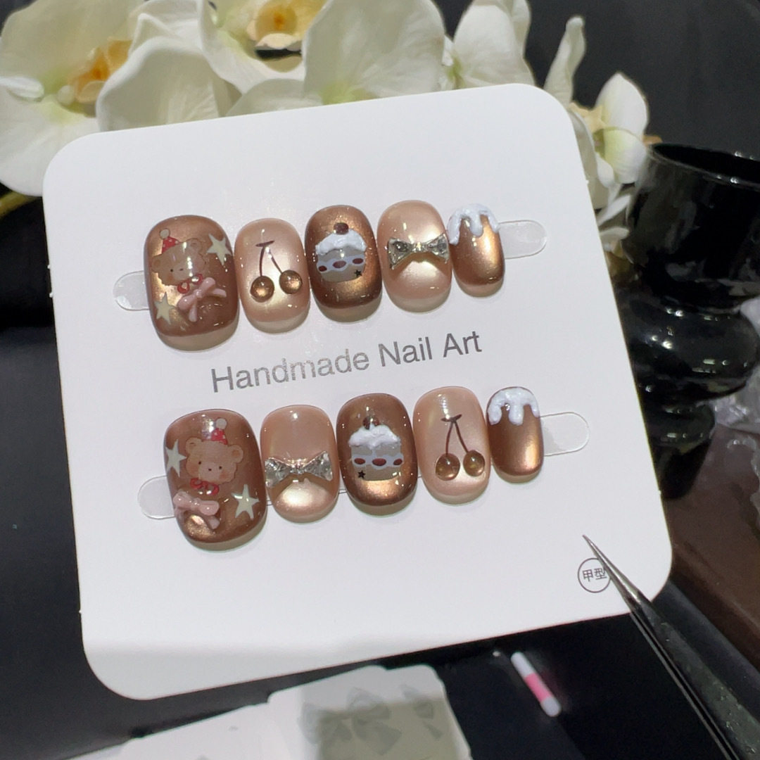 【奶樱小熊】浅棕甜系小熊樱桃美甲可爱风卡通蛋糕奶油手工穿戴甲,彩妆/香水/美妆工具,穿戴甲/甲片,淘宝优惠券,粉丝福利购,淘宝优惠卷