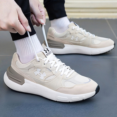 安德玛轻便减震跑步鞋