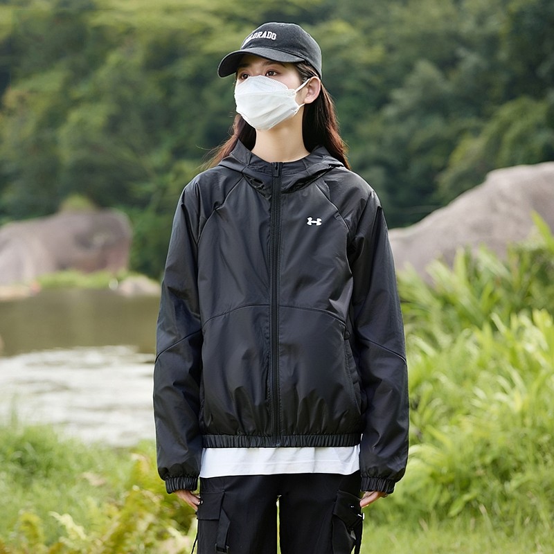 安德玛运动外套女装春季保暖冲锋上衣休闲骑行防风衣连帽夹克开衫