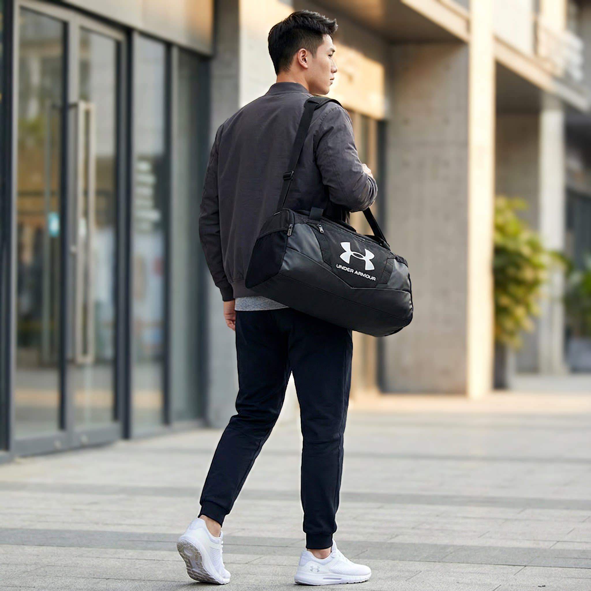 安德玛健身包男女 26春季单肩包运动手提包大容量旅行包篮球斜