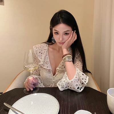 Boamarket s1p喇叭袖镂空衬衫荷叶下摆修身收腰清新纯欲长袖上衣