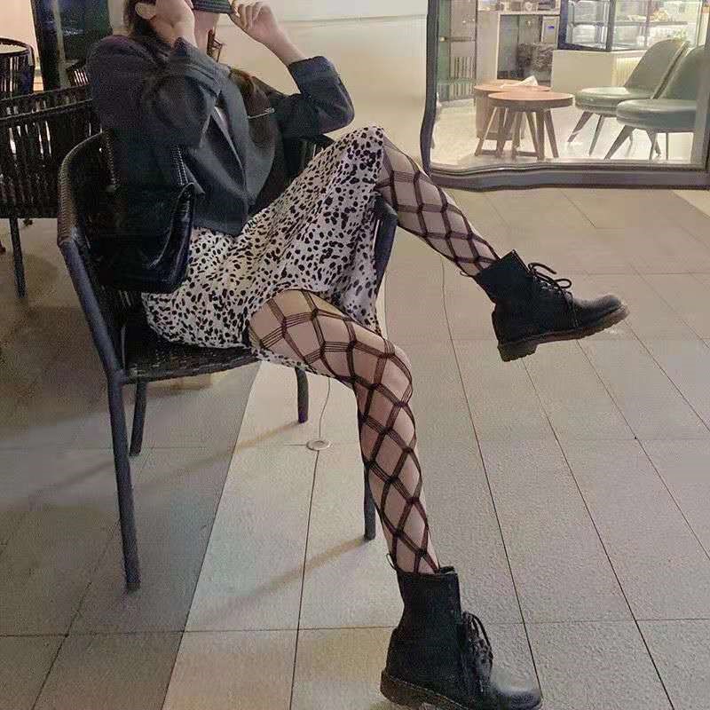 网袜女性感镂空ins辣妹连裤透肉网红日系丝袜交叉渔网格袜打底裤