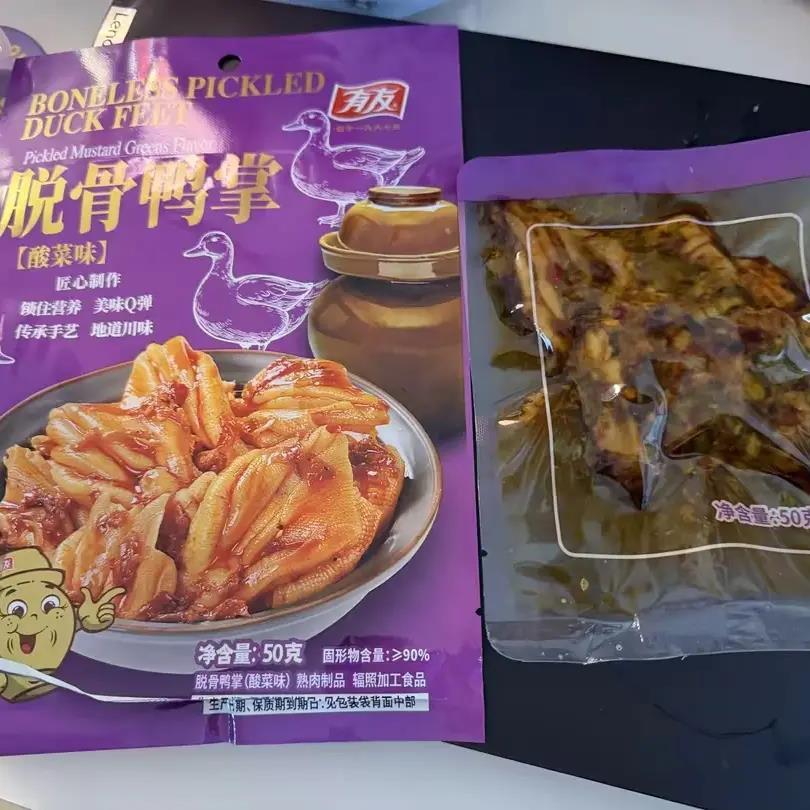 有友酸菜脱骨鸭掌无骨鸭爪鸡爪解馋酸爽解馋零食独立小包装图片