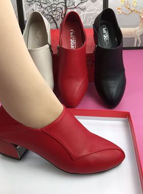 软皮粗跟单鞋女春秋新款时尚百搭尖头深口软底中跟婚礼红色小皮鞋