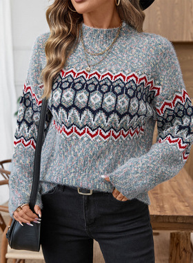 Grey round-neck pullover knitted sweater  灰色圆领套头针织衫