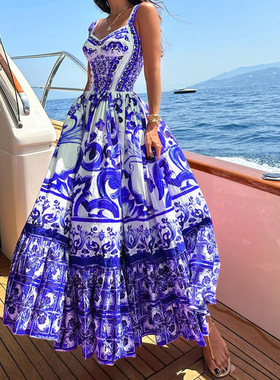 印花吊带收腰连衣裙 Retro printed halter waist-cinching dress