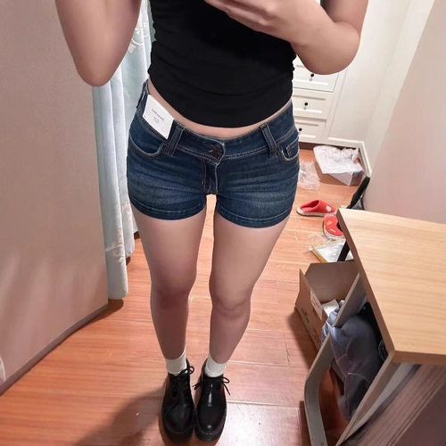 小个子女生低腰包臀牛仔短裤