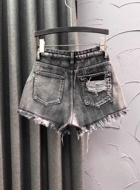Smoky grey ripped A-line denim shorts  烟灰色破洞A字牛仔短裤