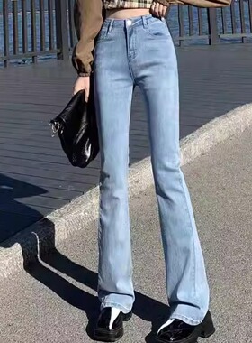 Fashionable tight, slightly flared jeans  时尚紧身微喇牛仔裤