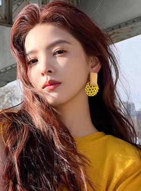 章若楠同款木质黄色米珠耳环女小众高级气质百搭耳钉耳饰2025秋冬