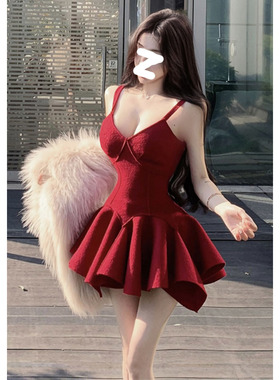 法式性感高级感红色V领收腰显瘦不规则吊带连衣裙新款公主蓬蓬裙