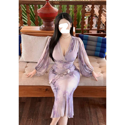 法式绝美独特性感超好看御姐V领气质连衣裙新款微胖大码包臀长裙