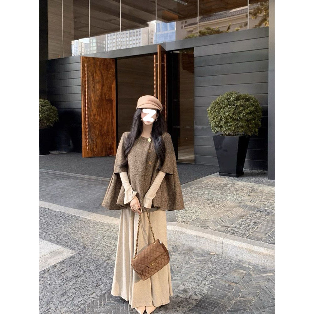 法式轻奢时尚高级感套装女秋季新款小众斗篷外套连衣裙显瘦两件套