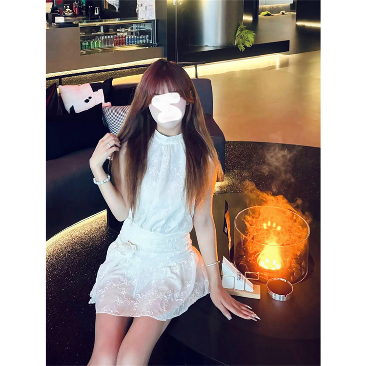 法式高级感气质温柔少女风新款收腰显瘦A字短裙女微胖无袖连衣裙