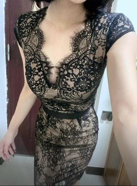 时尚高级感轻奢性感纯欲风新款收腰显瘦包臀裙微胖蕾丝V领连衣裙