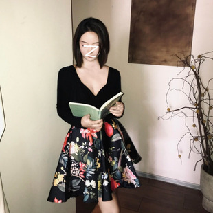 黑色V领上衣印花半身裙 新款 复古大码 MM轻奢轻熟名媛千金风裙套装