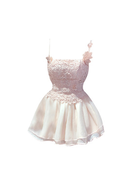 新款法式甜美风蕾丝拼接吊带连衣裙微胖时尚气质显瘦收腰蓬蓬短裙