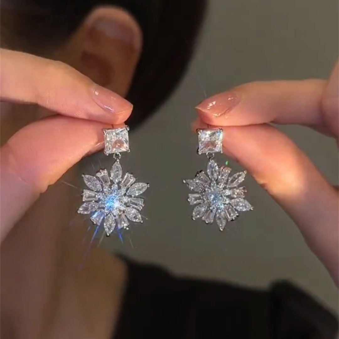 精致短款锆石花耳钉耳环女设计感闪亮网红百搭耳饰银针耳坠