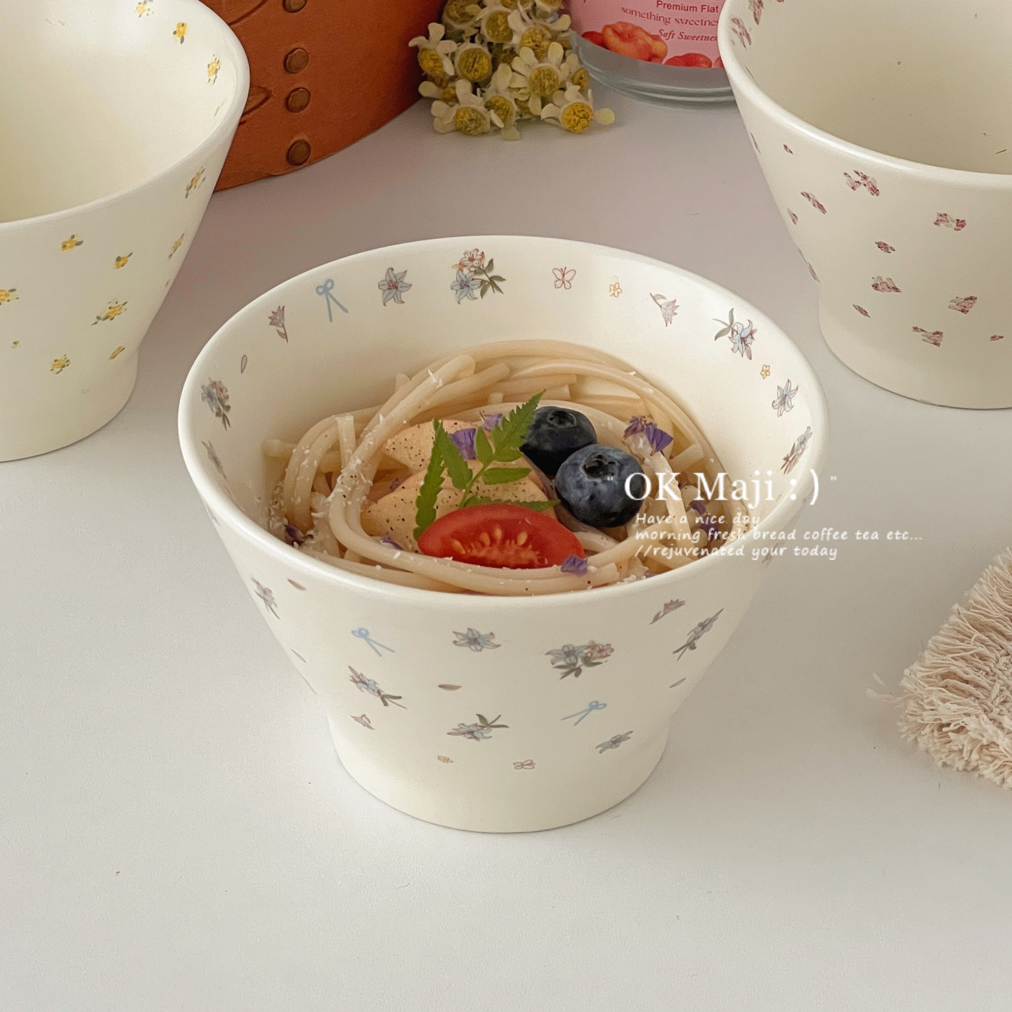 ins奶油风陶瓷斗笠碗家用可爱高脚碗吃饭米饭碗具水果沙拉碗面碗图片