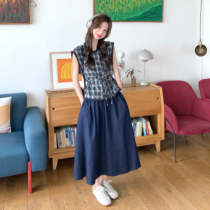 文艺气质复古格子无袖上衣半裙套装女2025夏季可盐可甜两件套裙子 - 实物图